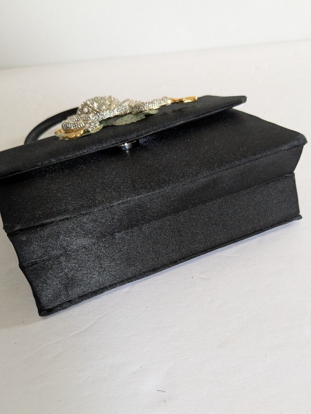 Marg Of Pepper Pike Frog Brooch Embellished Evening Bag - Picture 7 of 16